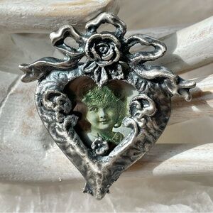 Vintage Pewter Floral Heart Photo Frame Brooch Pin